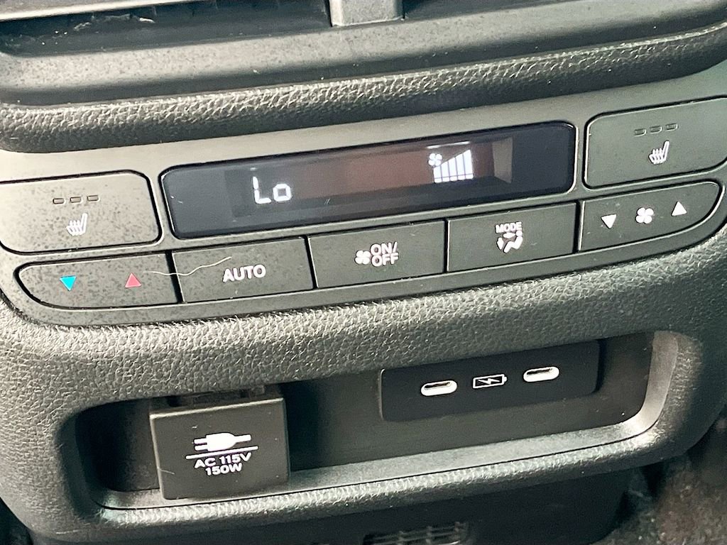 Used 2025 Honda Pilot Black Edition image 27