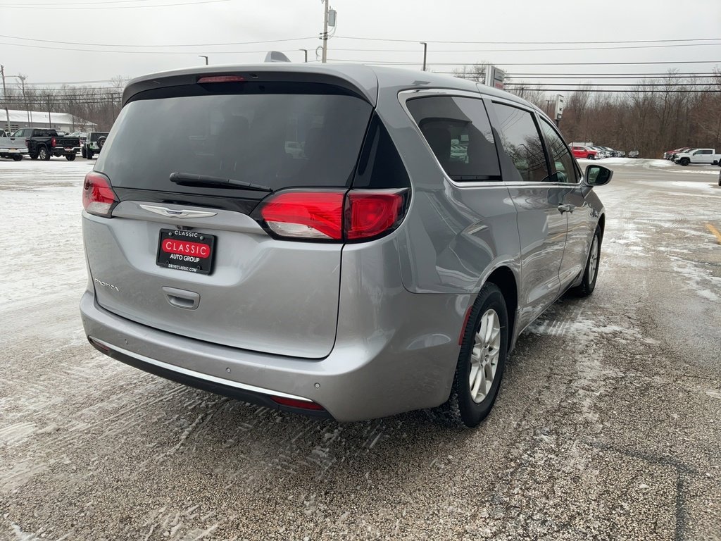 Used 2020 Chrysler Pacifica Touring image 7