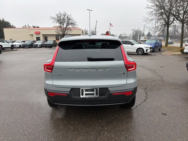 Used 2026 Volvo XC40 B5 Core w/ Climate Package image 5