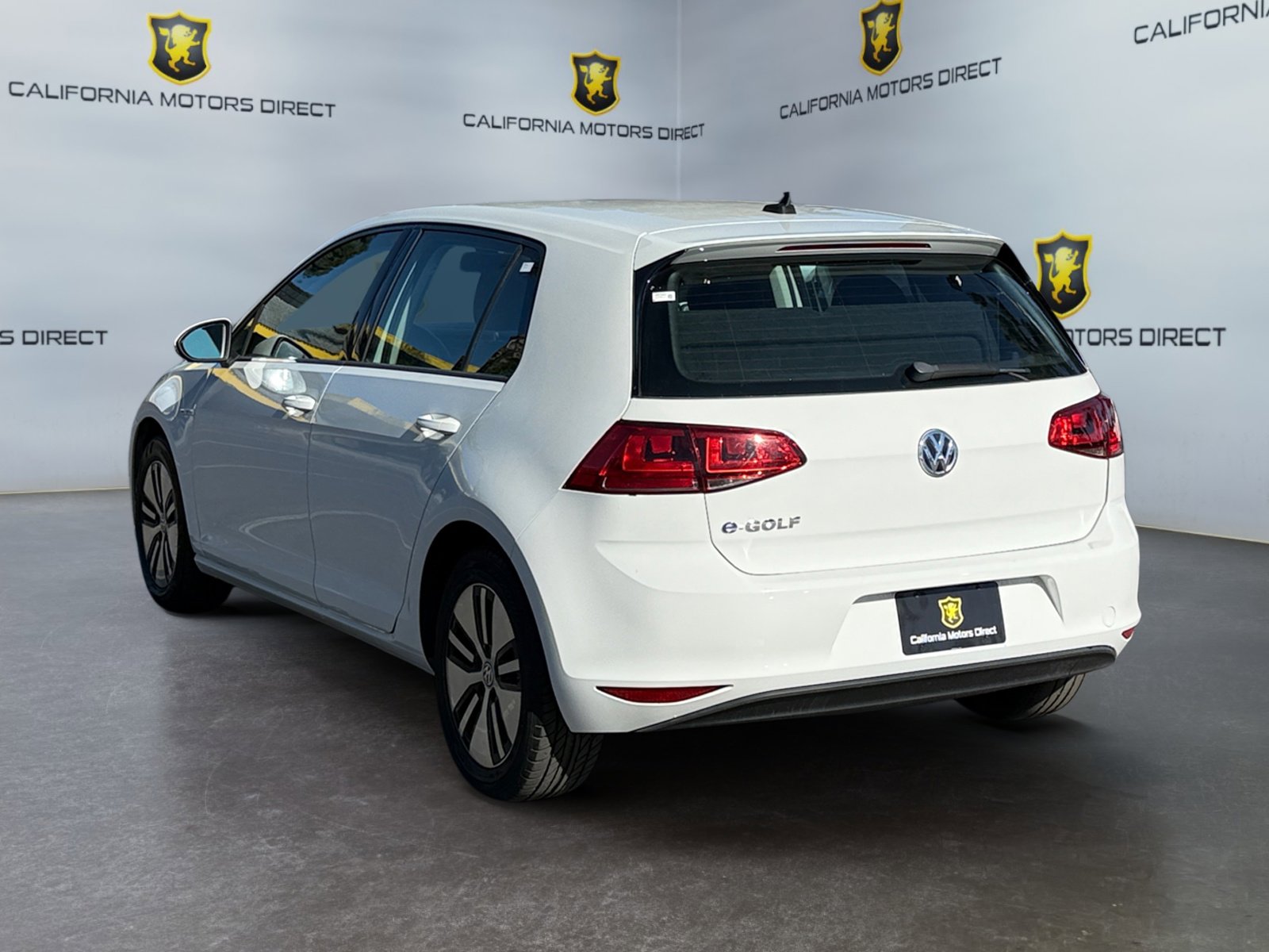 Used 2016 Volkswagen e-Golf SE w/ DC Fast Charging Package image 3