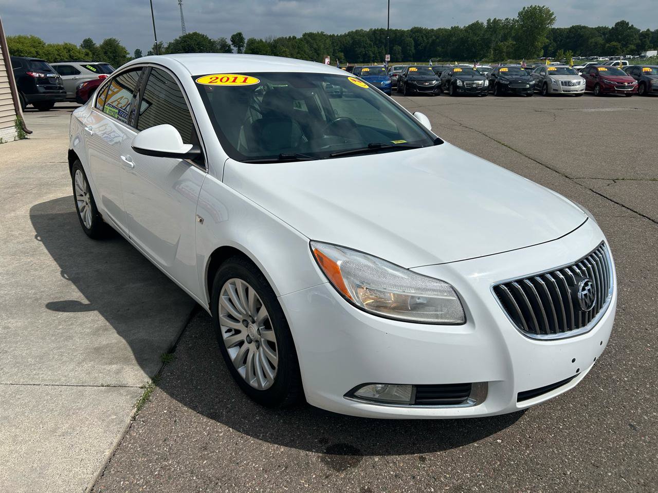 Used 2011 Buick Regal CXL FWD image 3