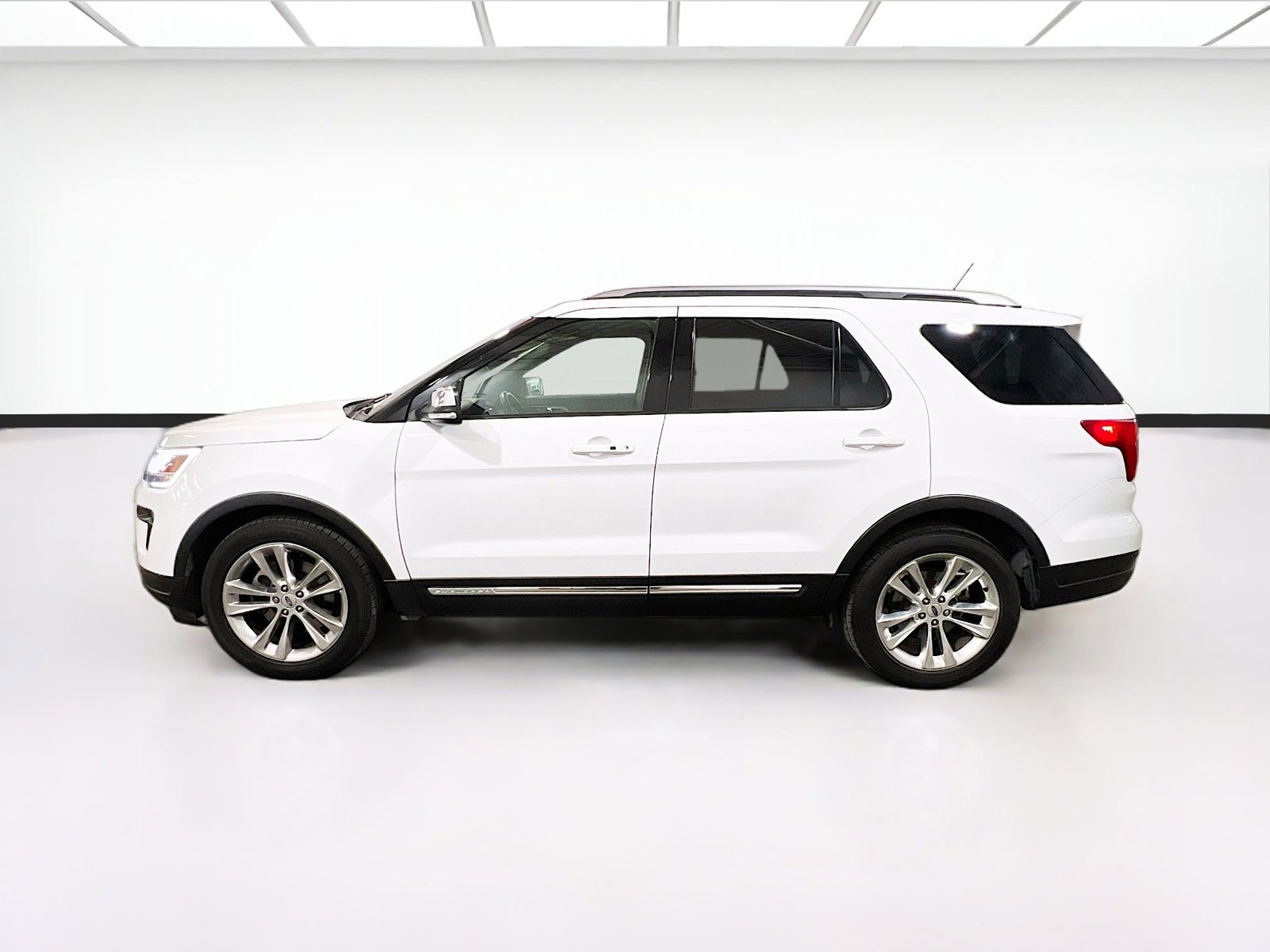 Used 2019 Ford Explorer XLT w/ Equipment Group 202A image 23