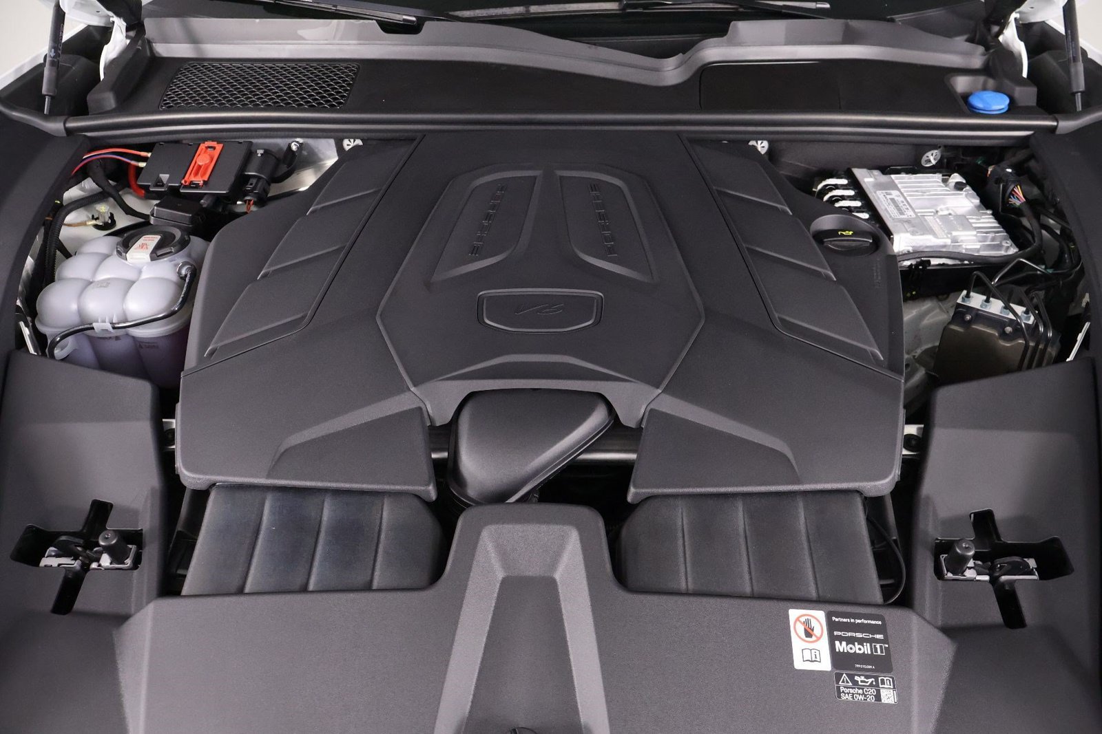 Certified 2026 Porsche Cayenne AWD/4WD image 26