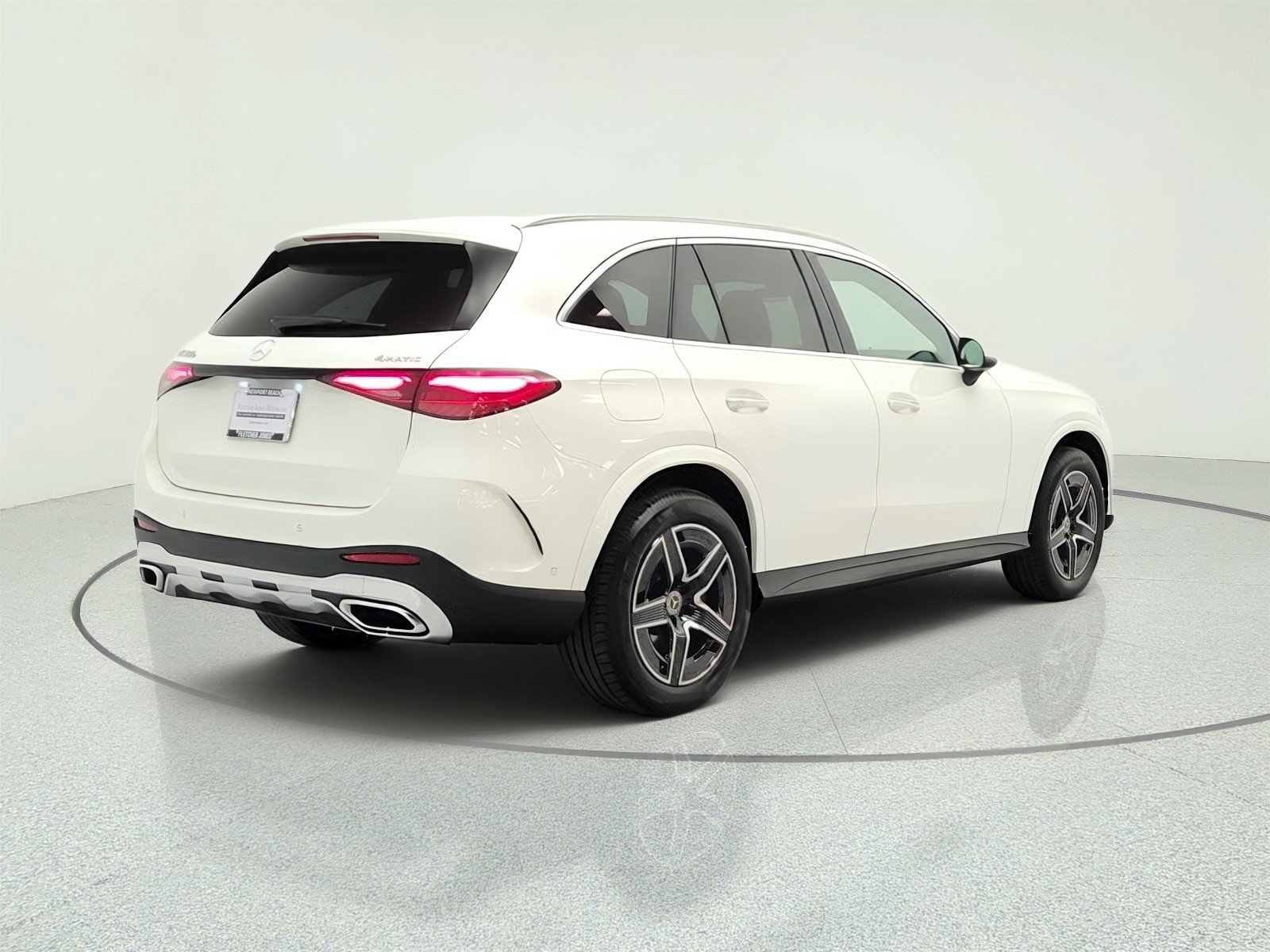 Used 2025 Mercedes-Benz GLC 350e 4MATIC image 5