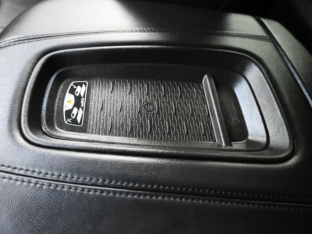 Used 2017 Cadillac Escalade Premium Luxury image 25