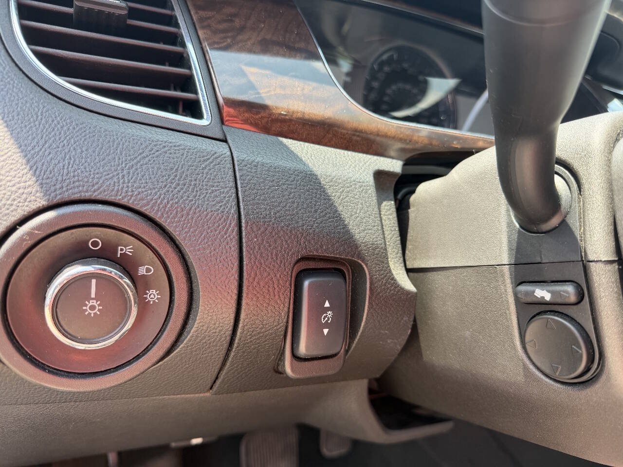 Used 2013 Ford Taurus Limited FWD image 15