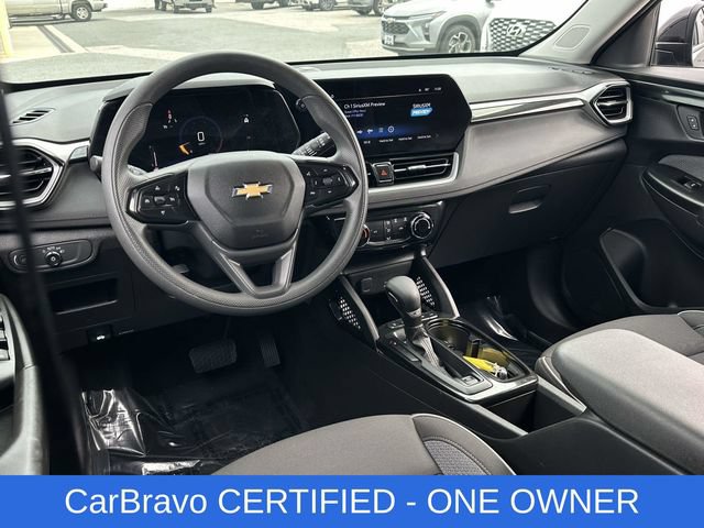 Used 2025 Chevrolet TrailBlazer LT AWD/4WD image 2