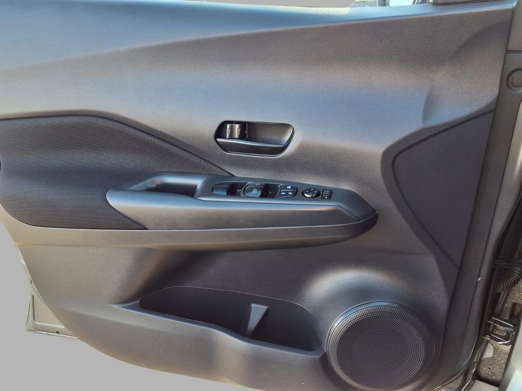 Used 2025 Nissan Kicks Play S image 18