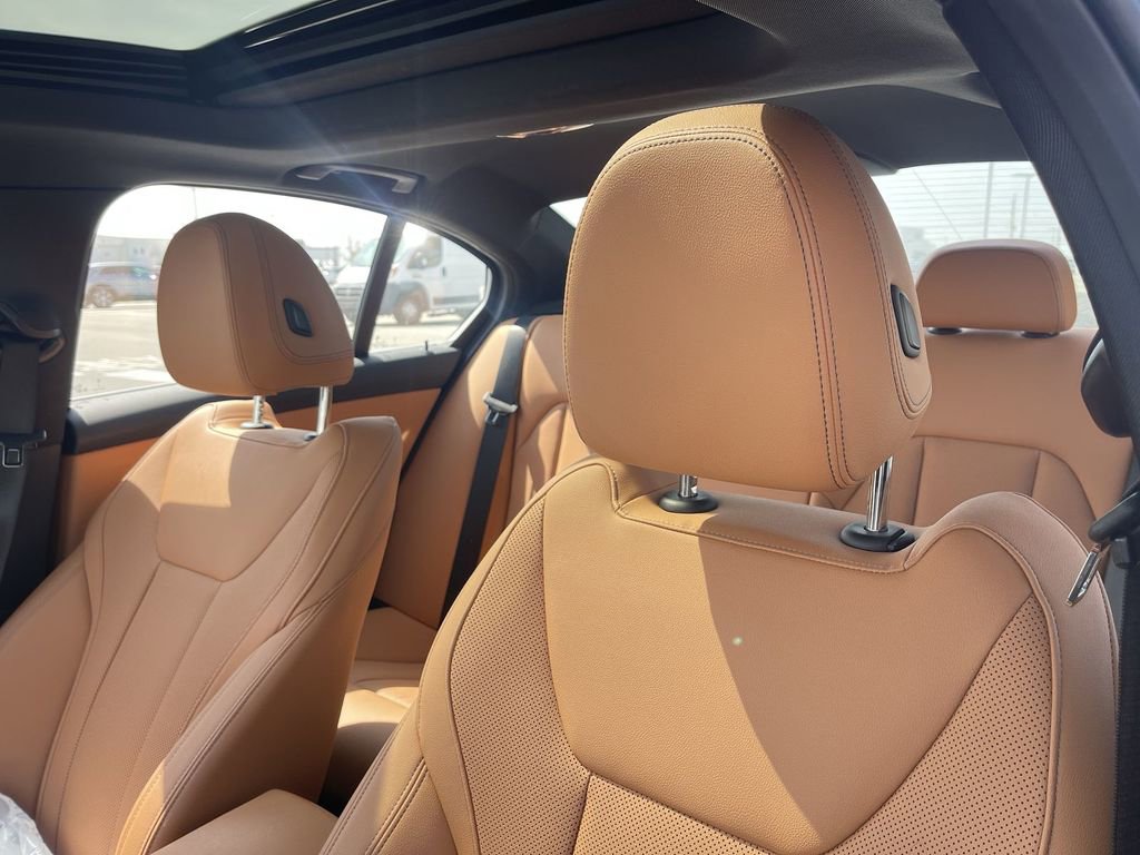 Used 2025 BMW 330i xDrive Sedan image 16