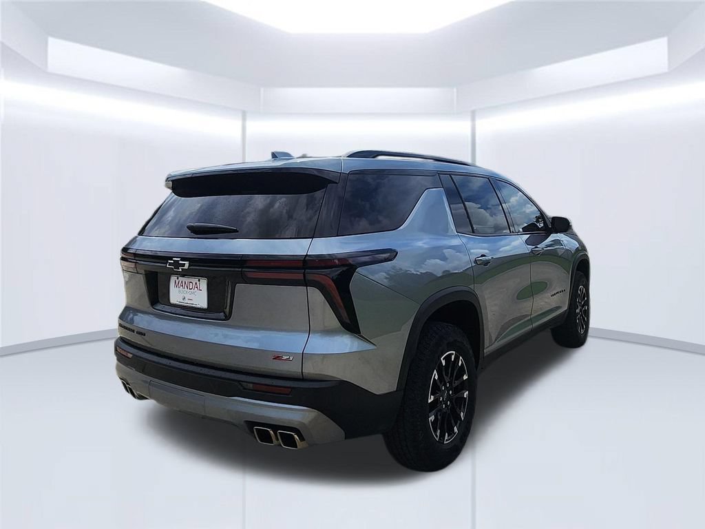 Used 2025 Chevrolet Traverse Z71 w/ LPO, Floor Liner Package AWD/4WD image 5