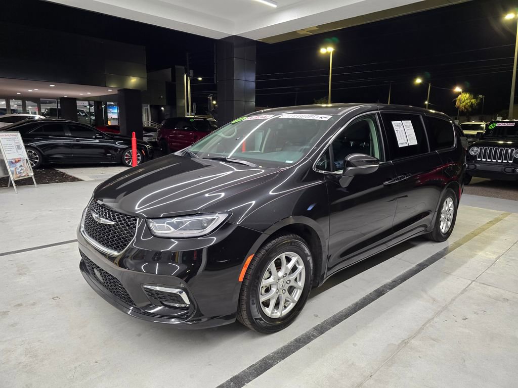 Certified 2023 Chrysler Pacifica Touring-L FWD image 2