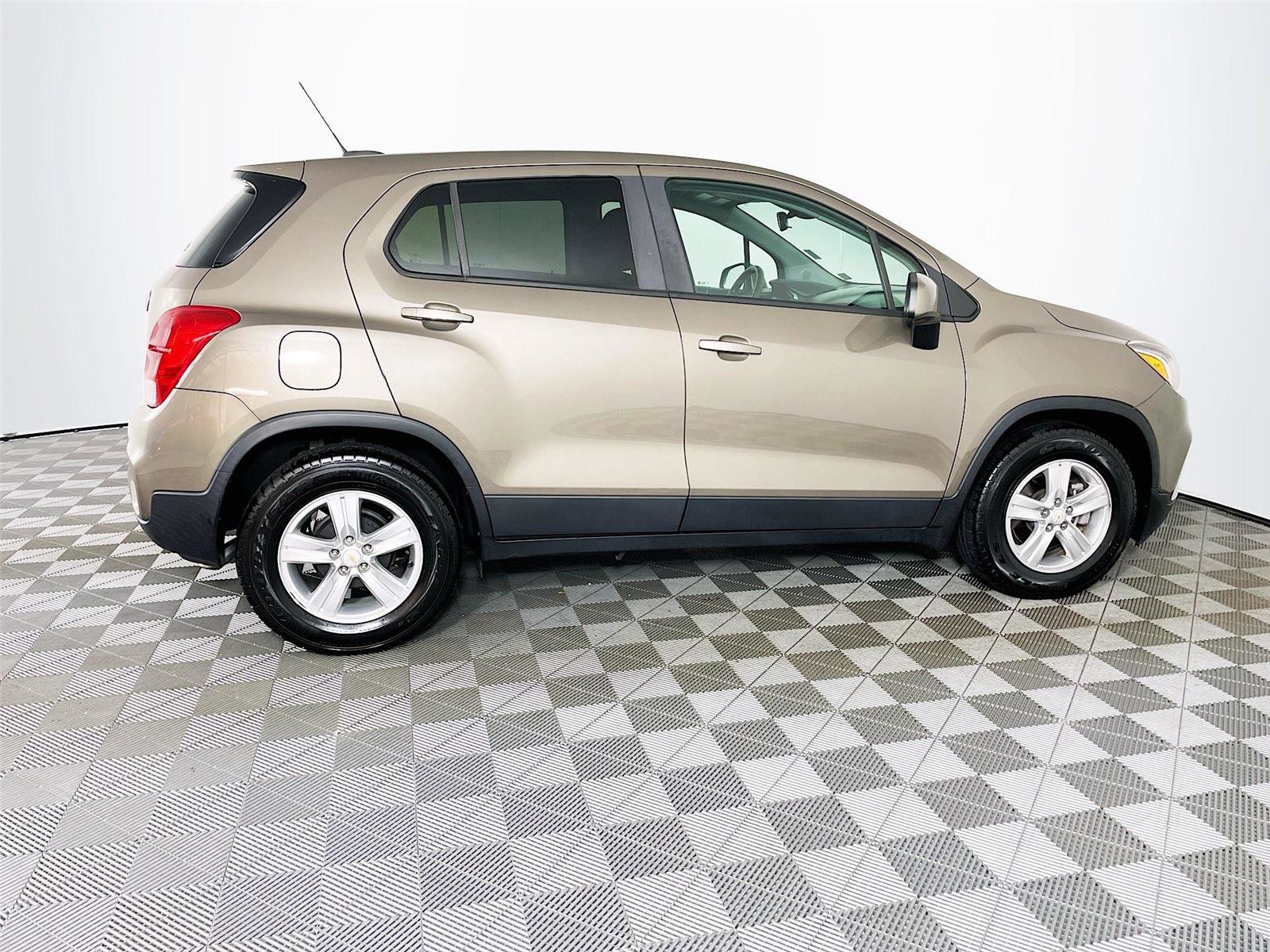 Used 2020 Chevrolet Trax LS w/ Tint and Cruise Package image 10