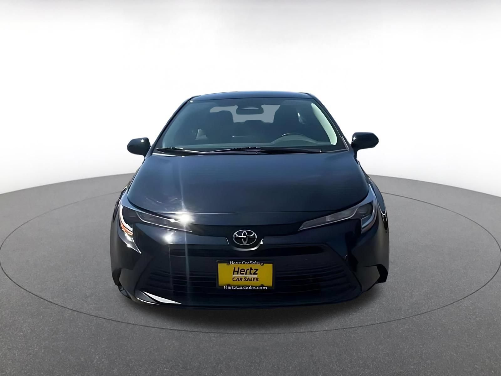Used 2025 Toyota Corolla LE FWD image 4