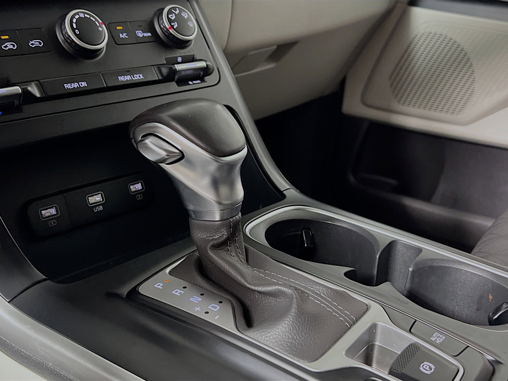 Used 2024 Kia Carnival LX image 24