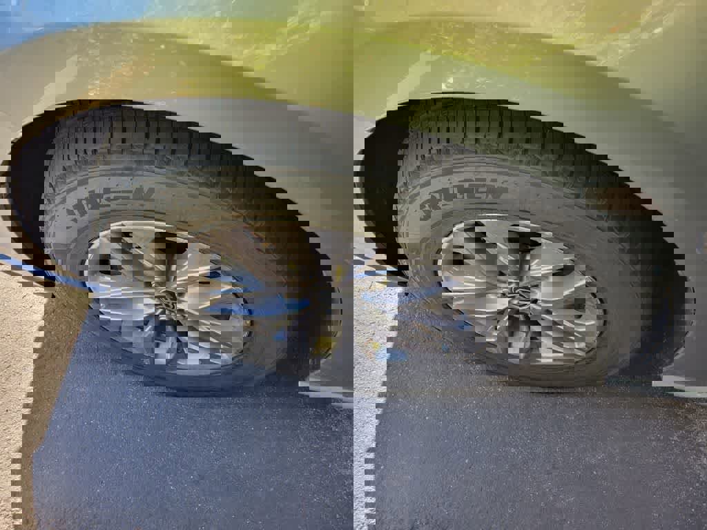 Used 2025 Toyota Sienna XLE image 10