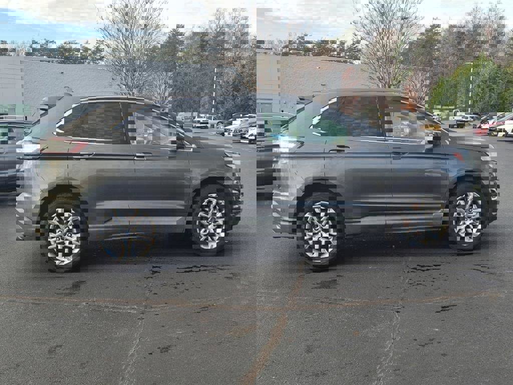 Used 2018 Ford Edge Titanium w/ Ford Safe & Smart Package image 8