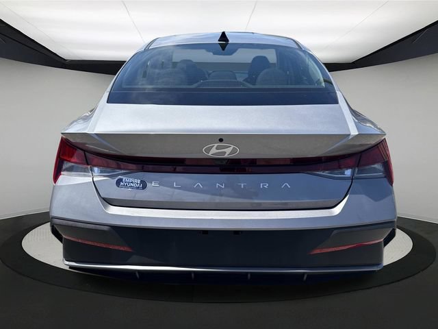 Certified 2026 Hyundai Elantra SE FWD image 4