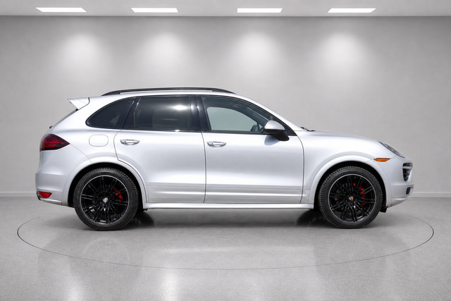 Used 2014 Porsche Cayenne GTS AWD/4WD image 2