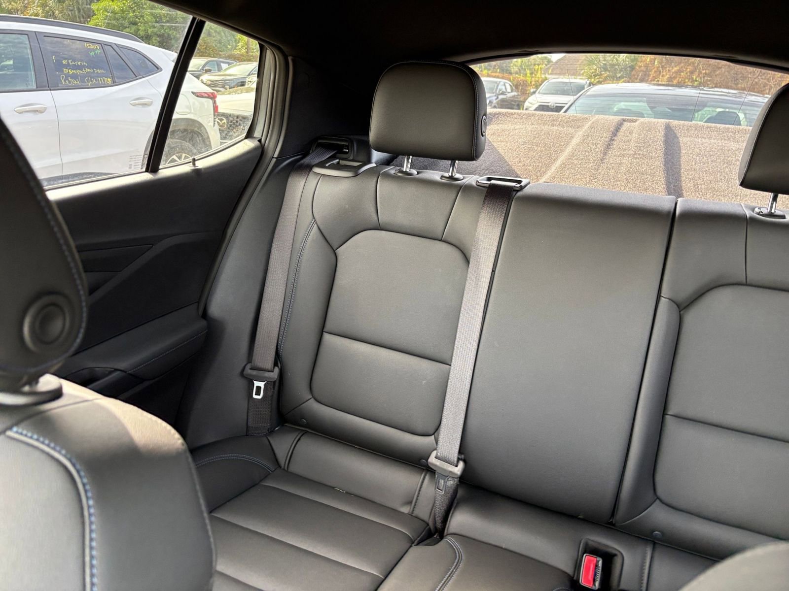 Used 2025 Buick Envista Sport Touring image 39