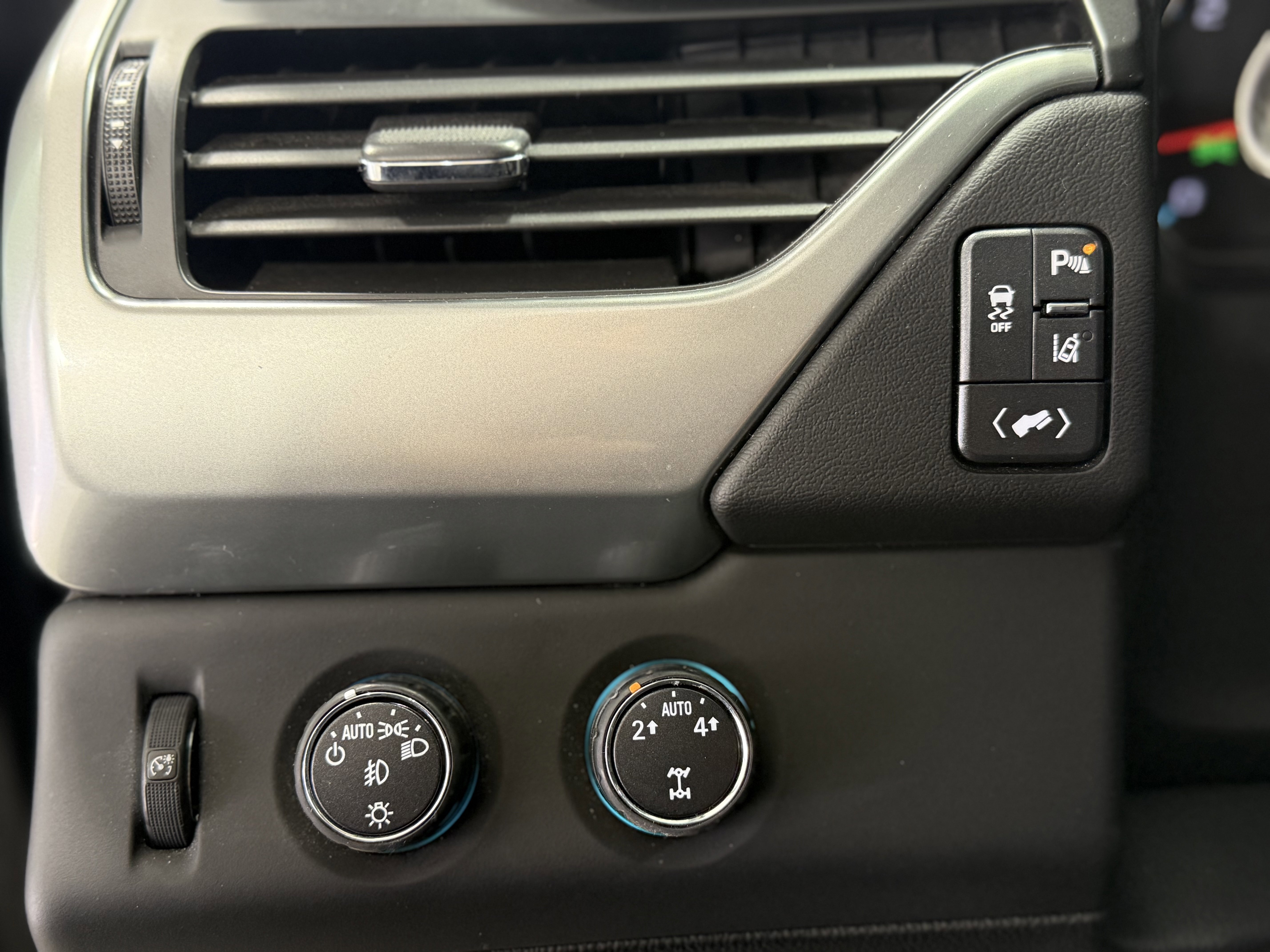 Used 2015 Chevrolet Tahoe LTZ image 26