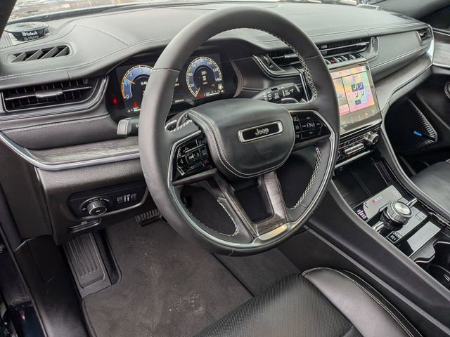 Used 2023 Jeep Grand Cherokee Overland w/ Luxury Tech Group IV AWD/4WD image 9