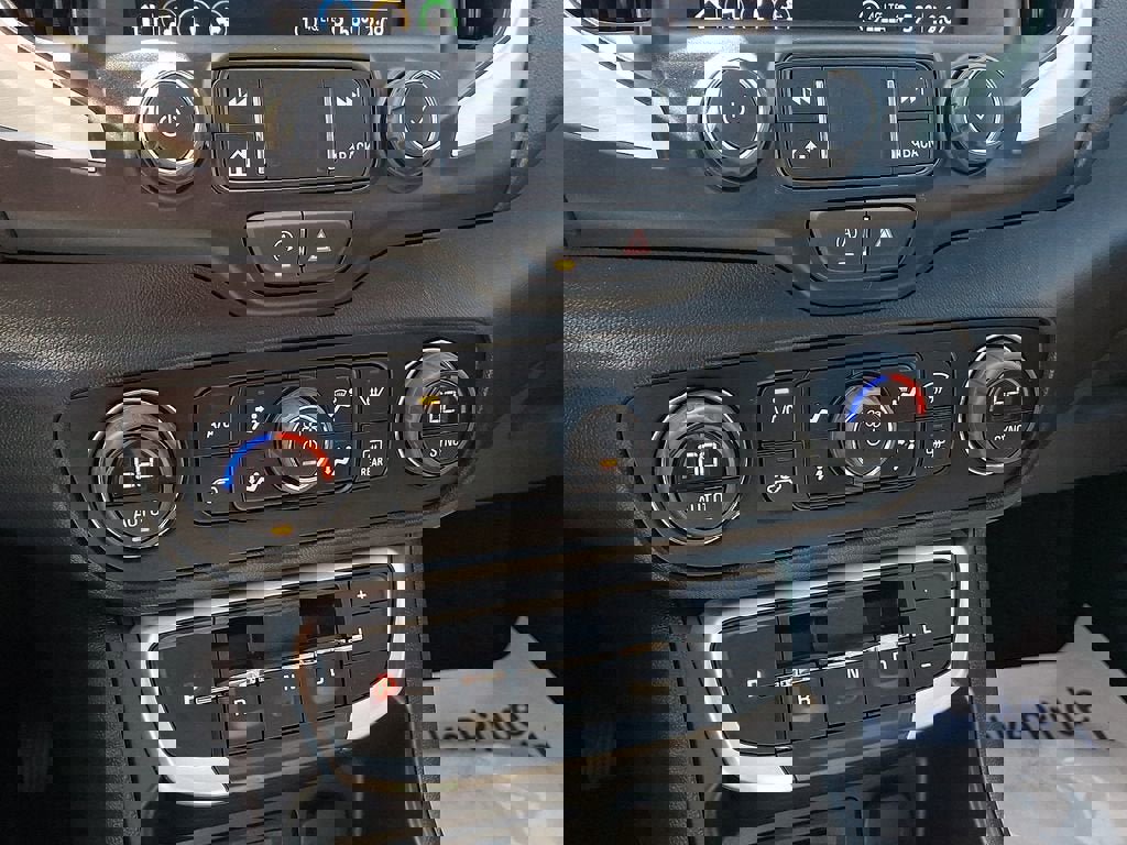 Certified 2023 GMC Terrain SLT w/ Elevation Edition AWD/4WD image 18