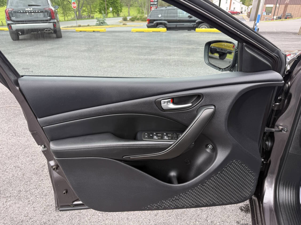 Used 2014 Dodge Dart Limited w/ Technology Group FWD image 9