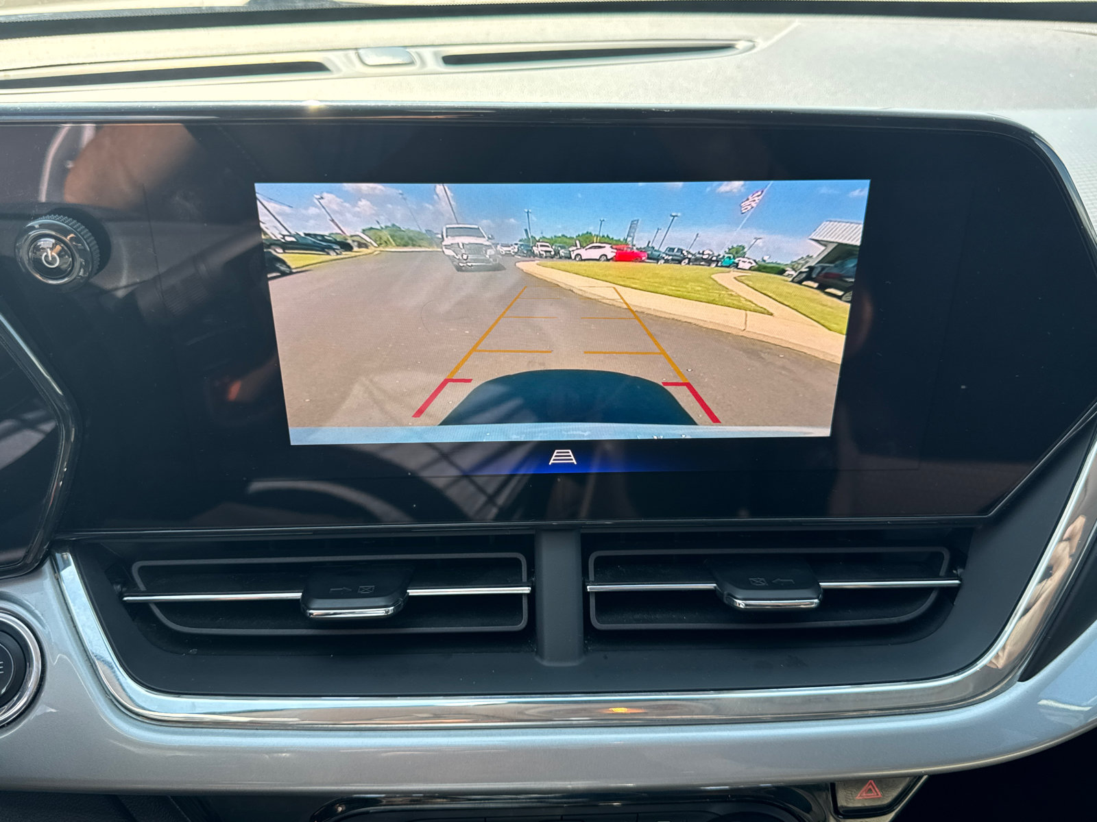 Used 2025 Chevrolet Trax LT FWD image 22