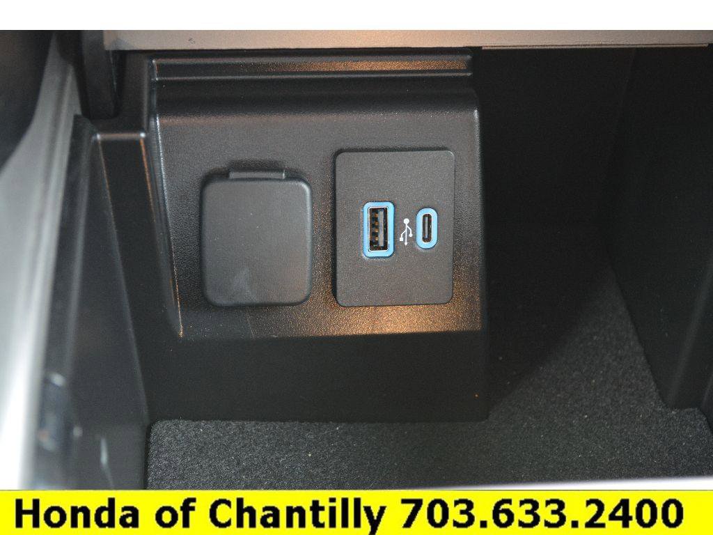 Used 2024 Ford Explorer XLT image 17