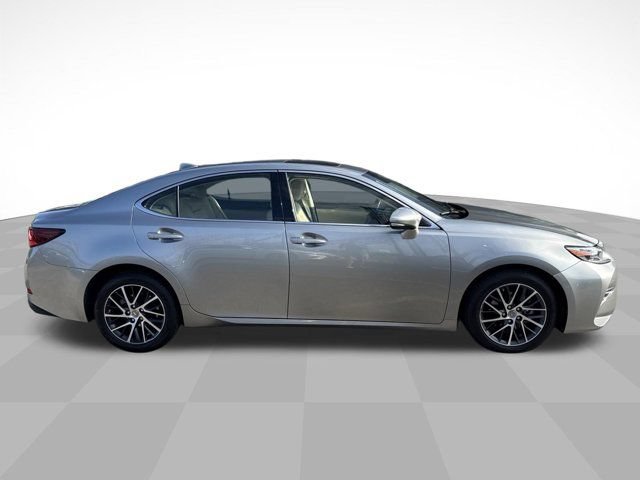 Used 2016 Lexus ES 350 w/ Luxury Package w/Wood Trim FWD image 4
