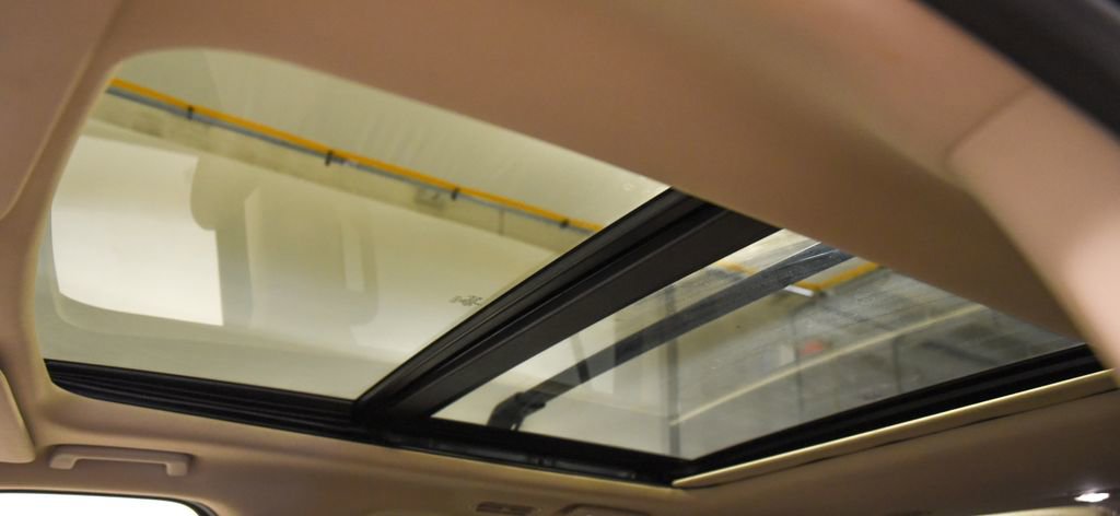 Used 2024 Ford Expedition Limited image 4