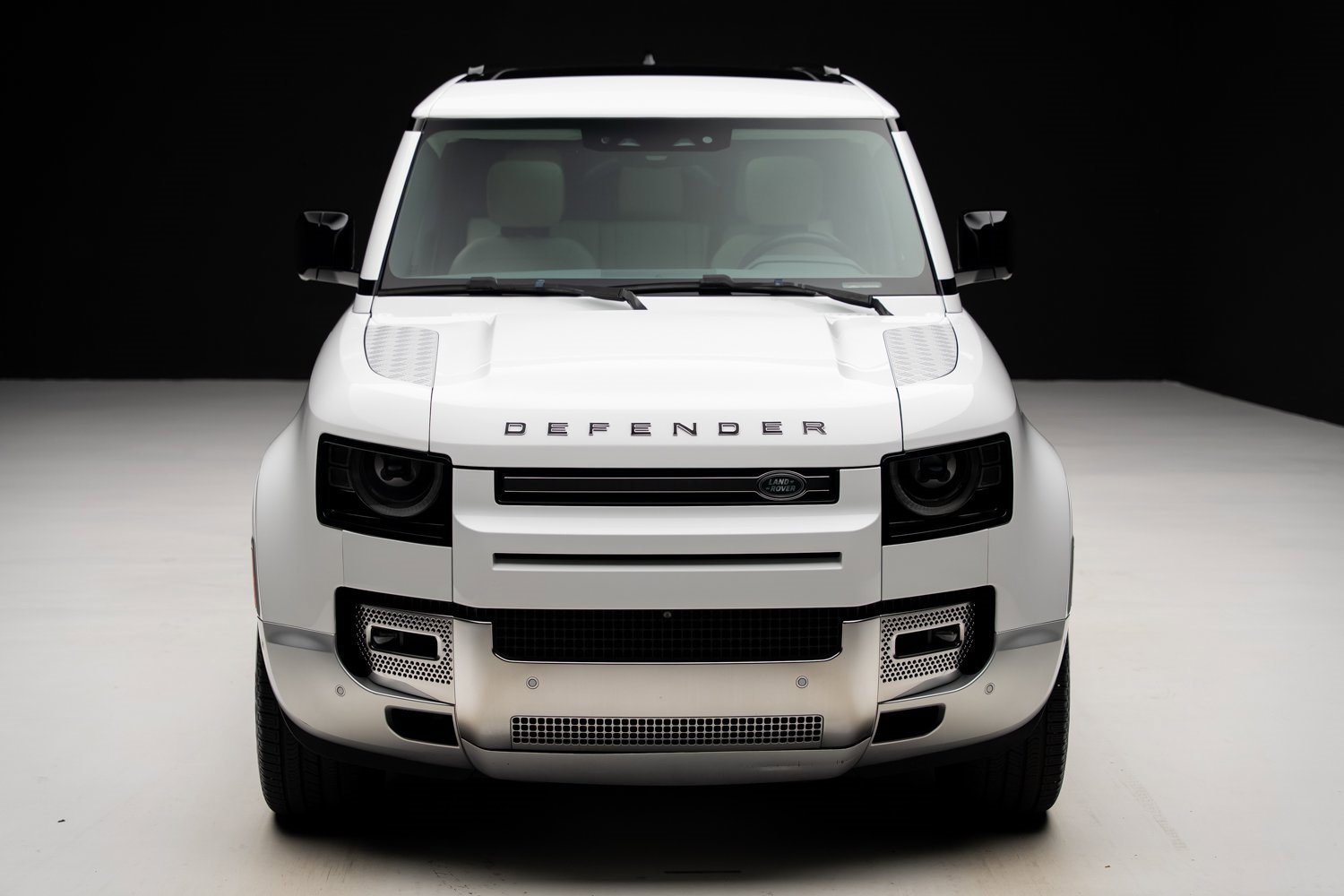 Used 2023 Land Rover Defender 130 First Edition image 5