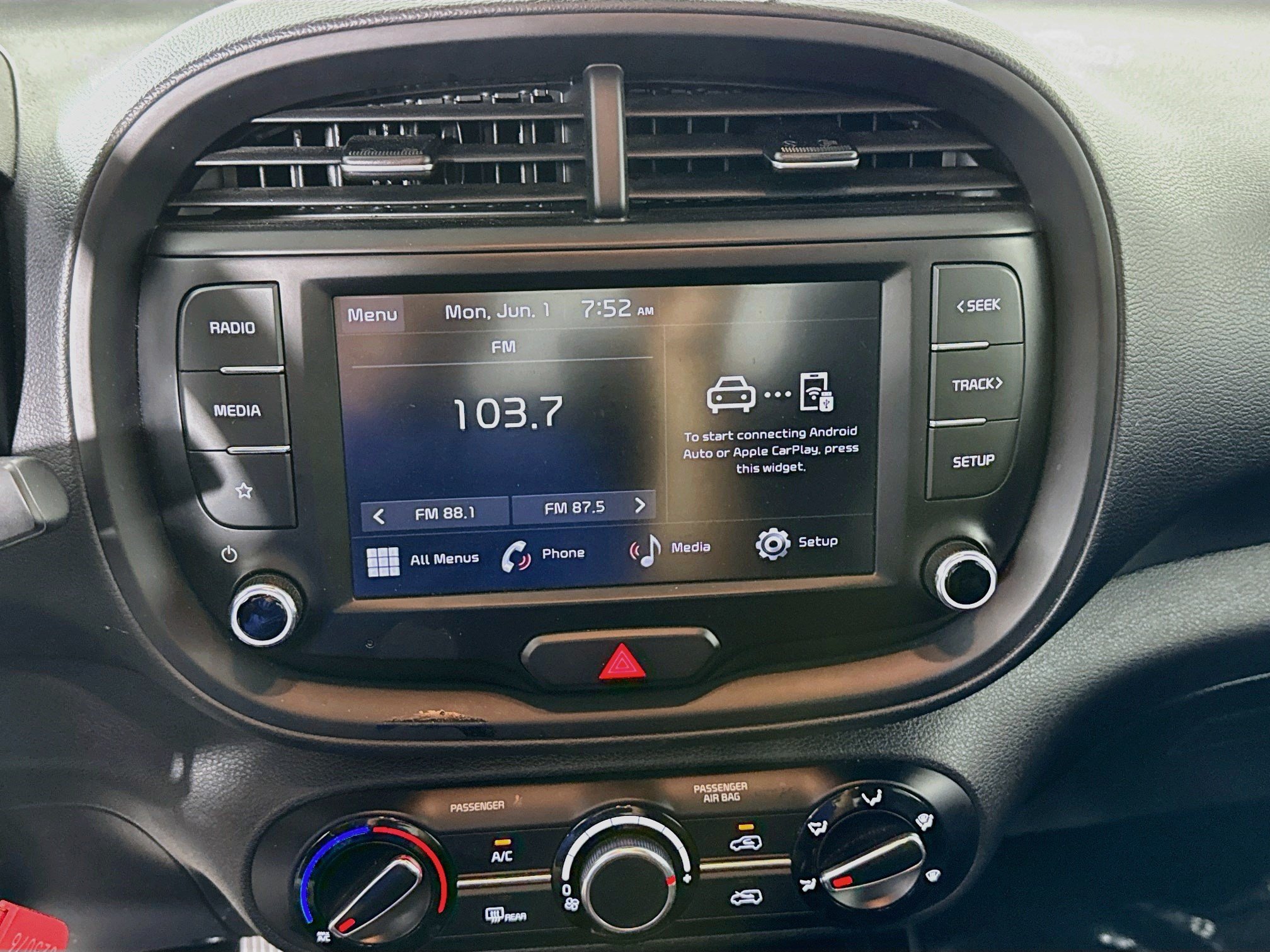 Used 2023 Kia Soul LX w/ LX Technology Package FWD image 18