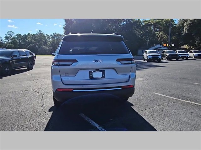 New 2025 Jeep Grand Cherokee L Laredo image 31