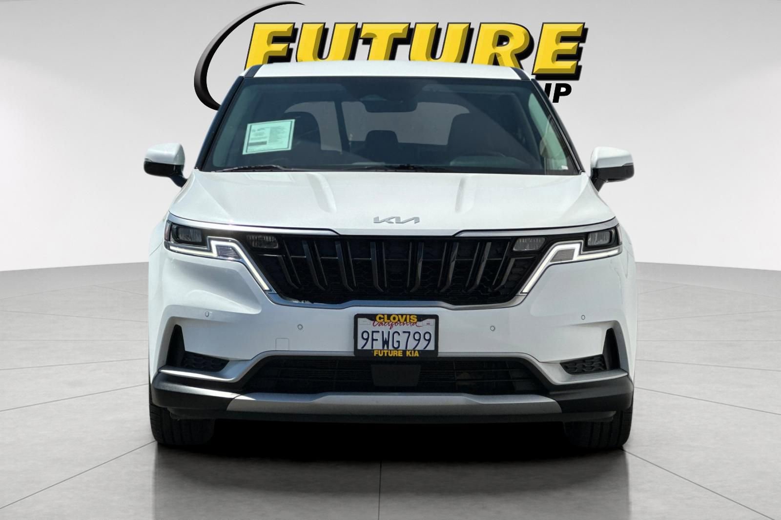 Used 2023 Kia Carnival EX image 9