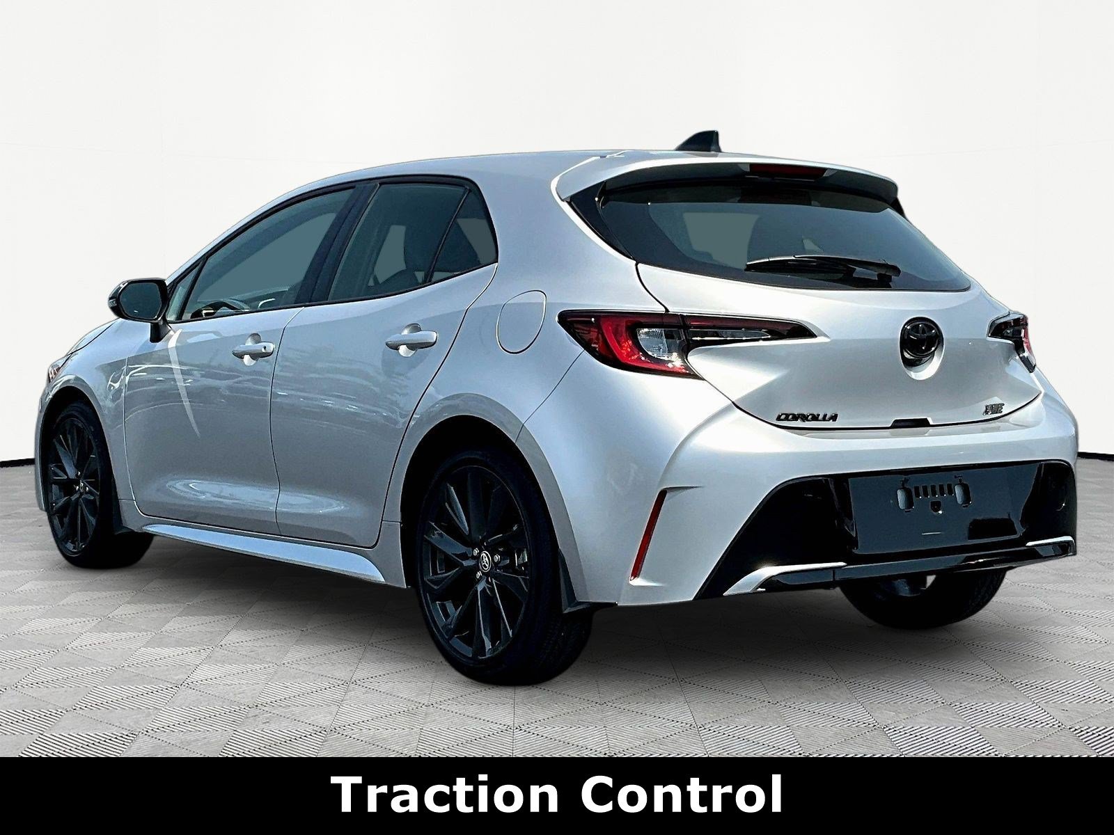 Used 2026 Toyota Corolla XSE FWD image 4