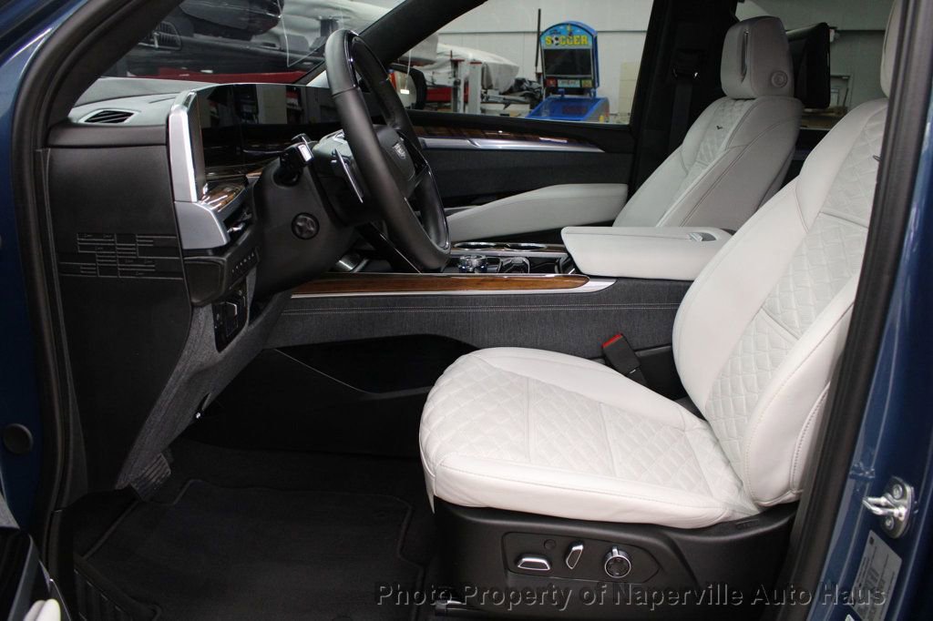 Used 2025 Cadillac Escalade ESV Sport Platinum w/ LPO, ONYX Package image 14