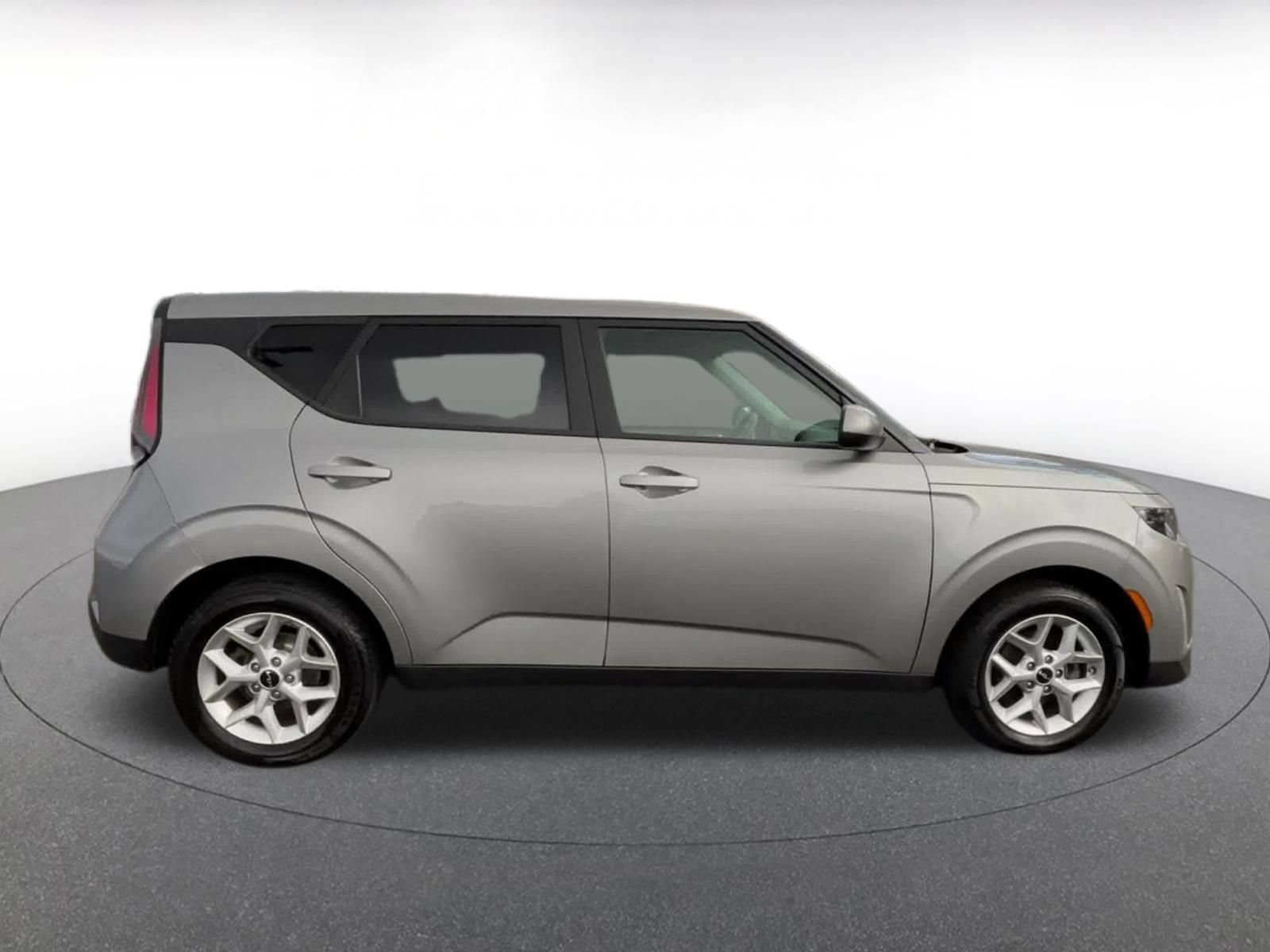 Used 2025 Kia Soul LX w/ LX Technology Package FWD image 15