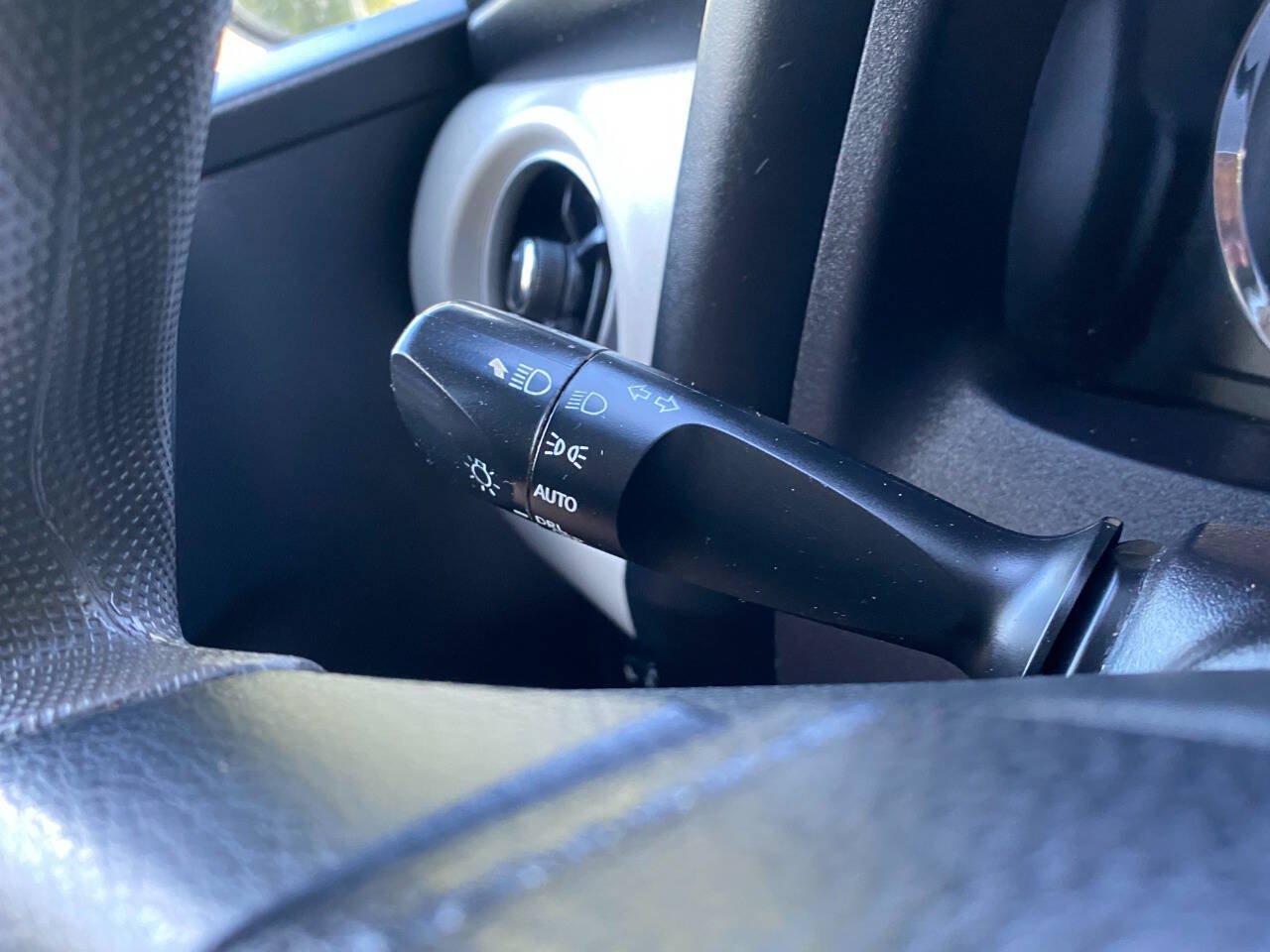 Used 2019 Toyota Corolla LE FWD image 24
