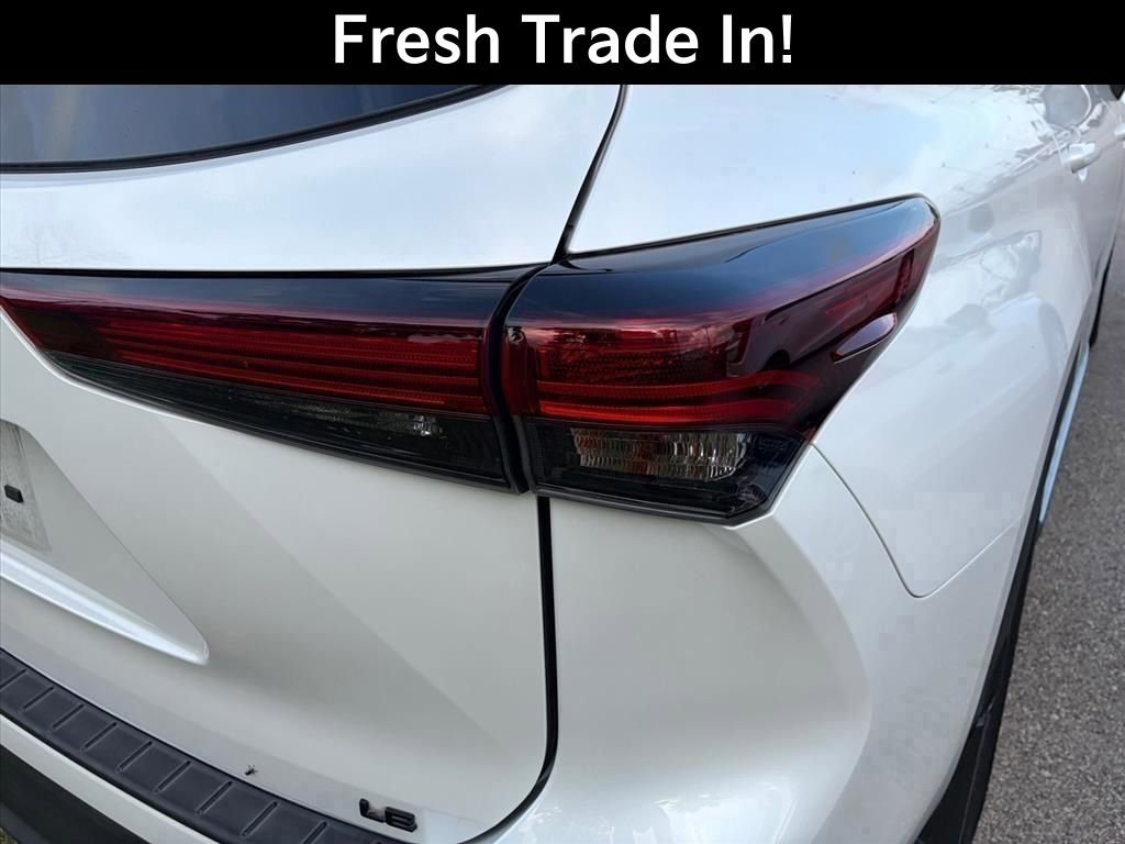 Used 2024 Toyota Highlander LE FWD image 10