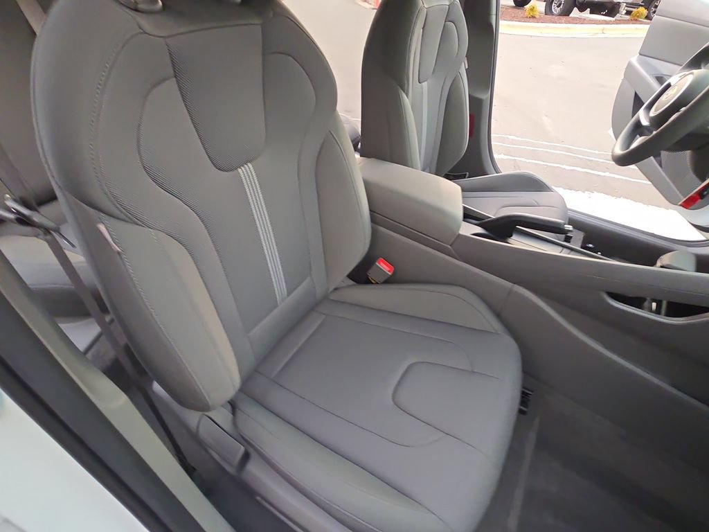 Certified 2026 Hyundai Elantra SE FWD image 10