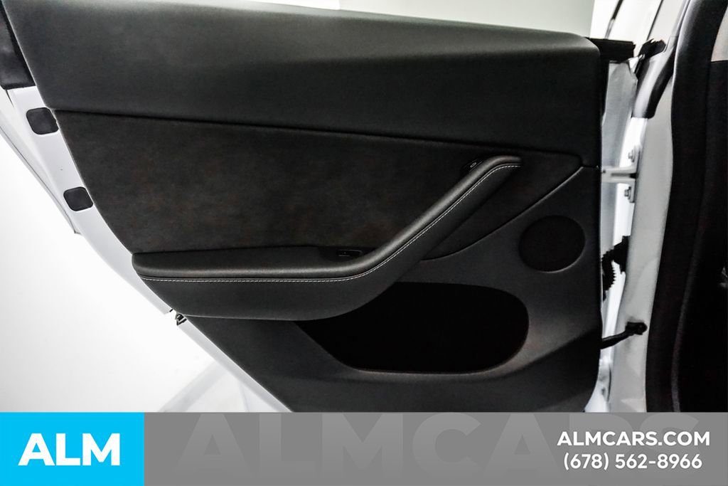 Used 2025 Tesla Model Y Long Range AWD/4WD image 54