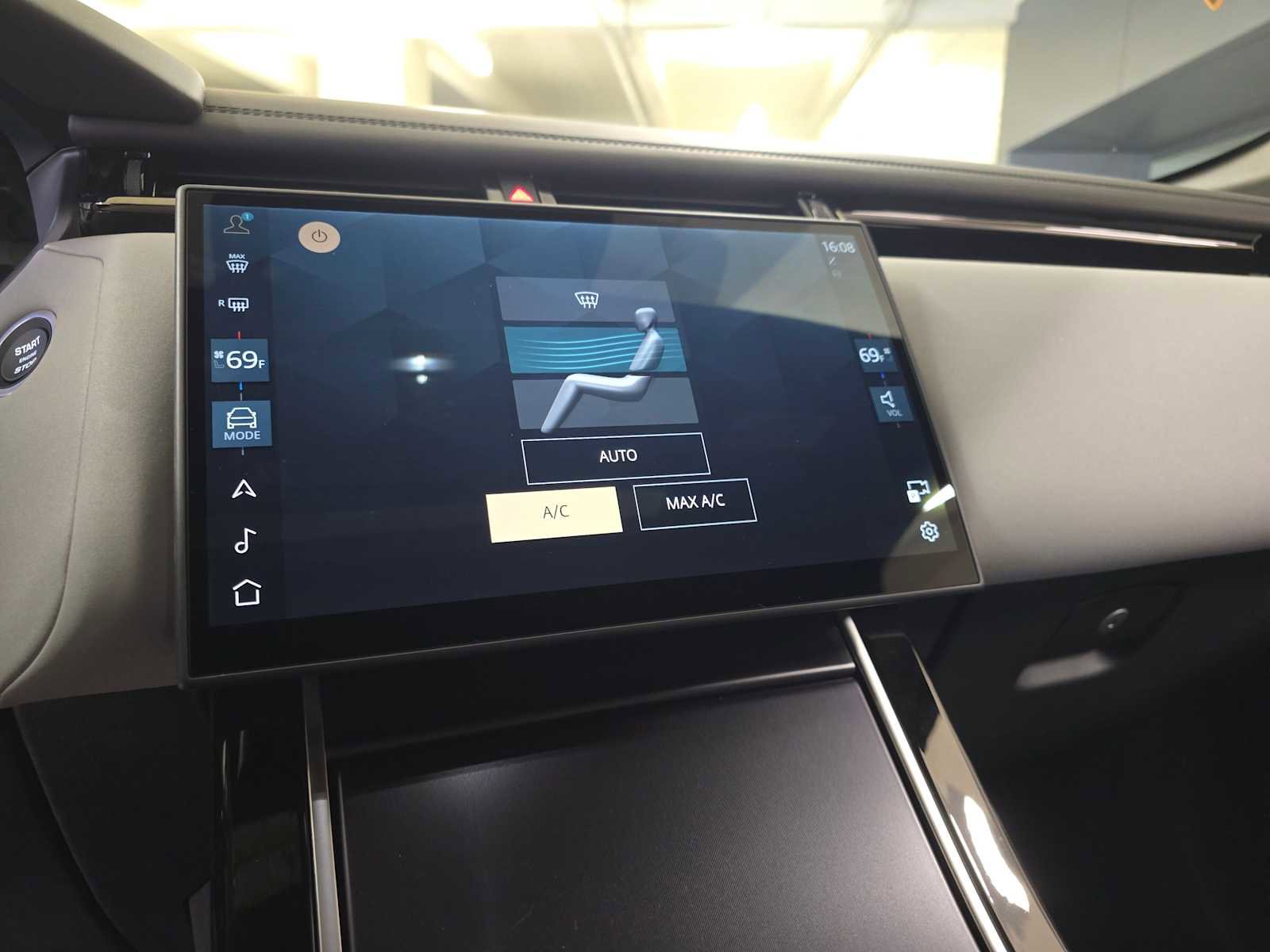 New 2026 Land Rover Range Rover Velar Dynamic SE image 27