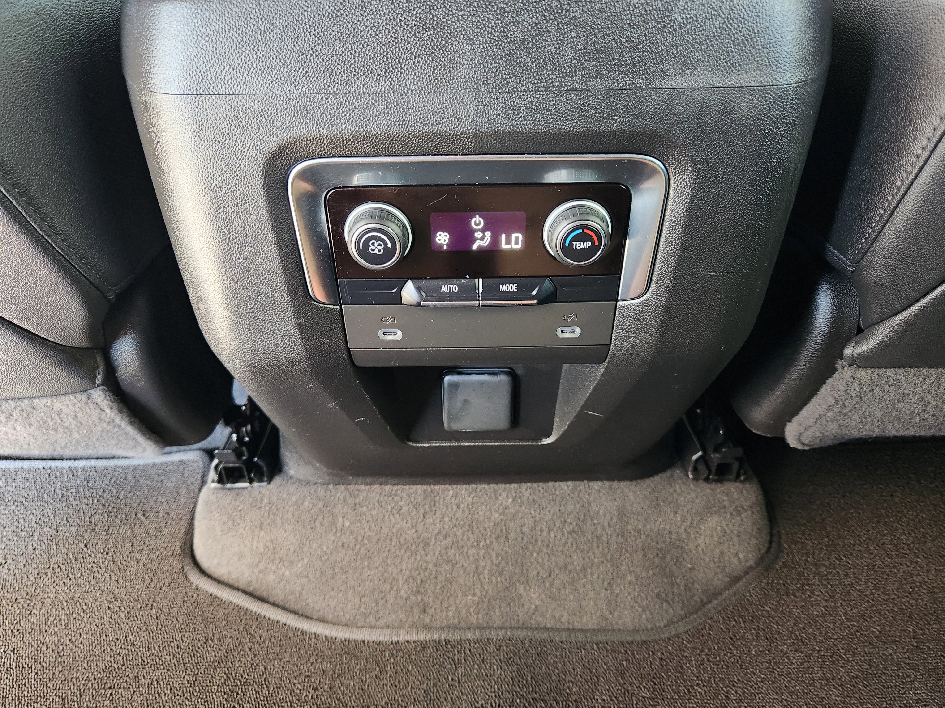 Used 2022 Chevrolet Tahoe Z71 AWD/4WD image 32