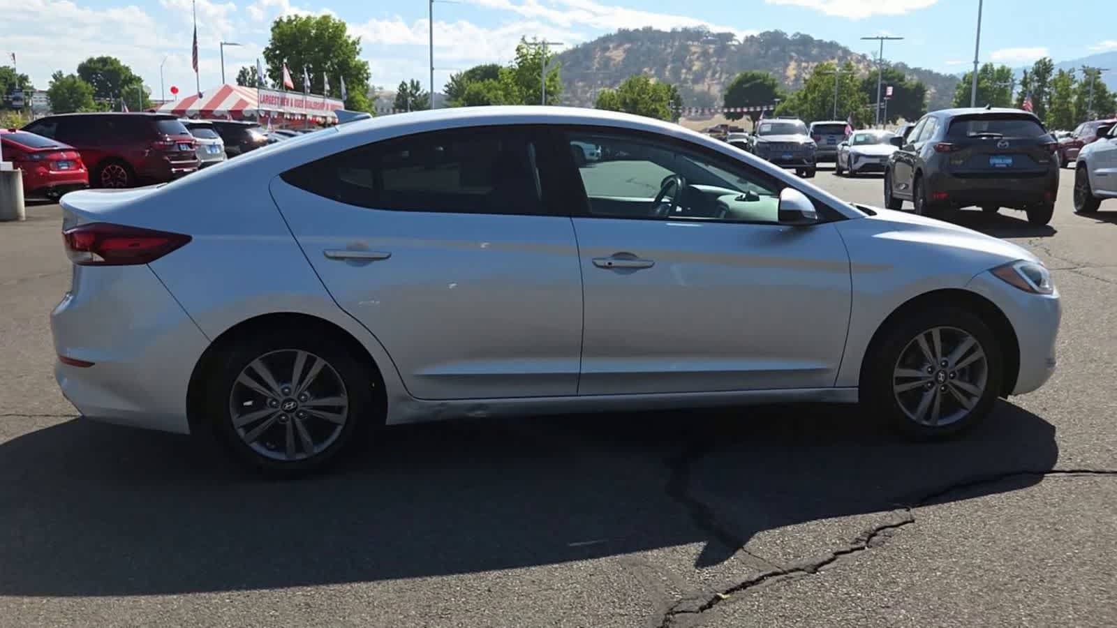 Used 2017 Hyundai Elantra SE w/ SE A/T Tech Package 03 FWD image 9