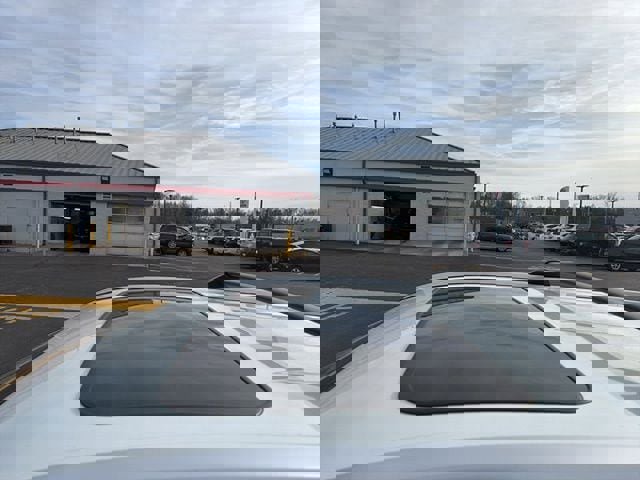 Used 2023 Toyota Highlander Limited image 4