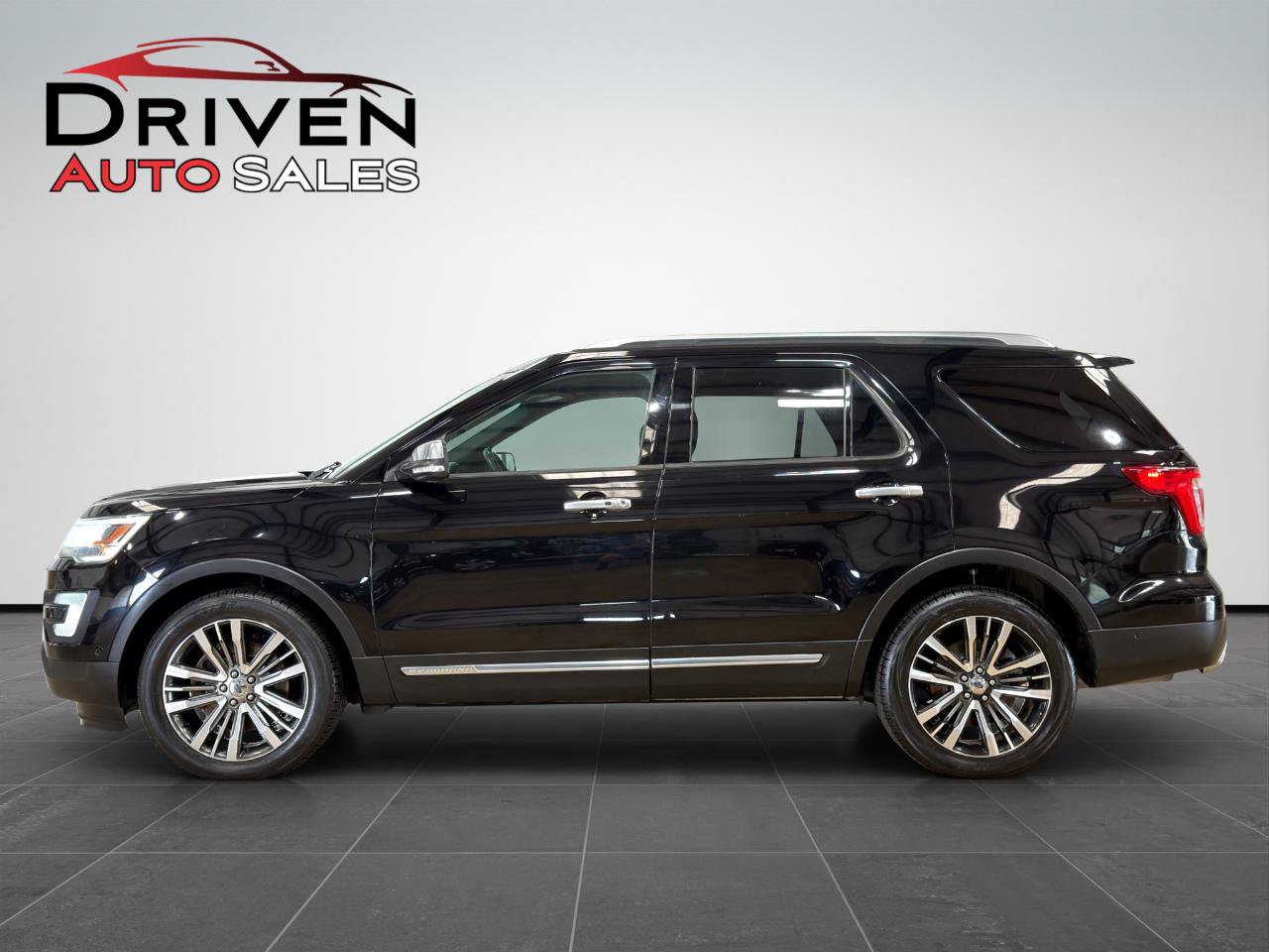 Used 2017 Ford Explorer Platinum AWD/4WD image 1
