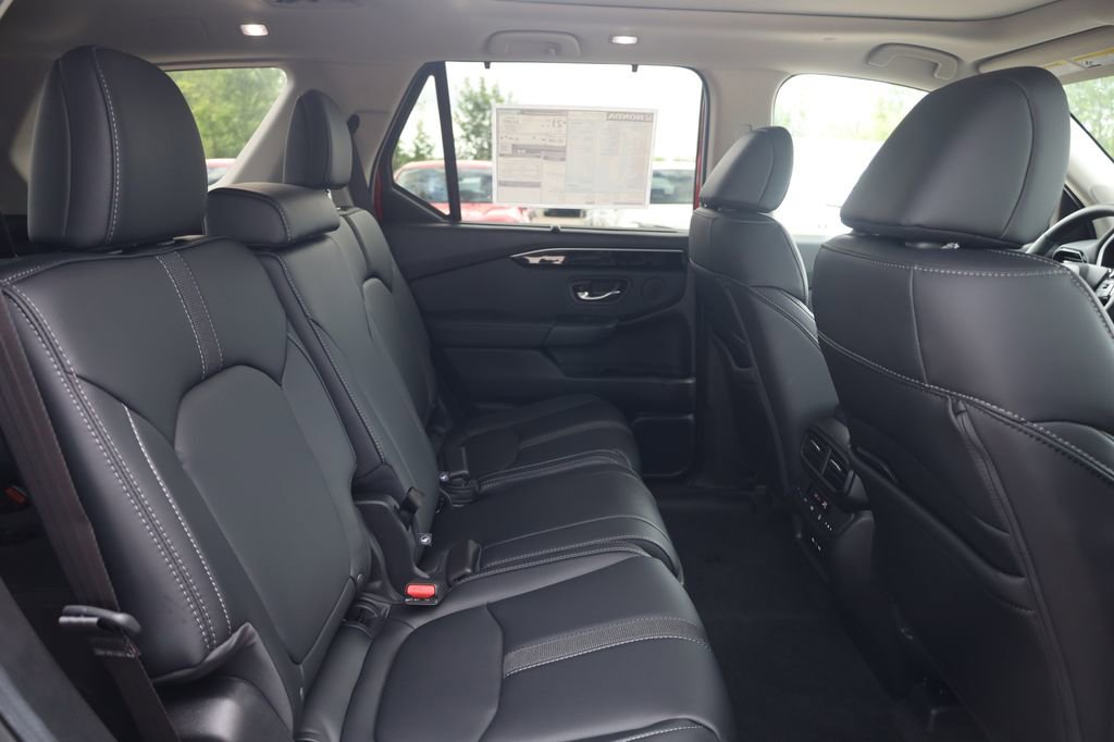 New 2025 Honda Pilot Touring image 32
