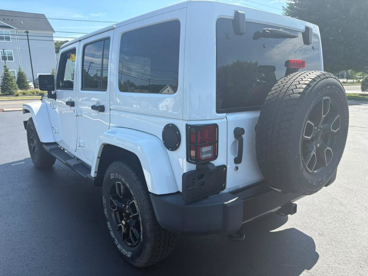 Used 2017 Jeep Wrangler Unlimited Sahara AWD/4WD image 7