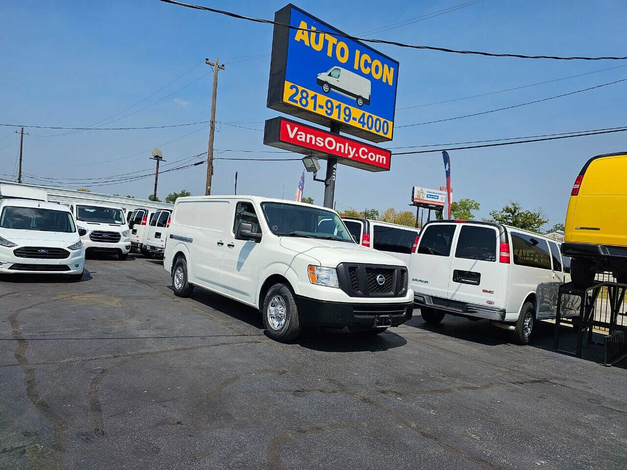 Used 2018 Nissan NV 2500 SV image 25